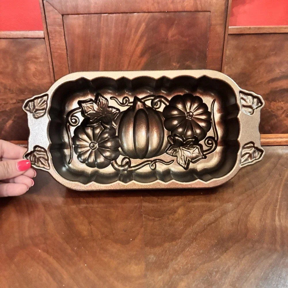 Williams Sonoma Nordic Ware Great Pumpkin Loaf Pan Autumn‎ Botanical Cakelet Pan